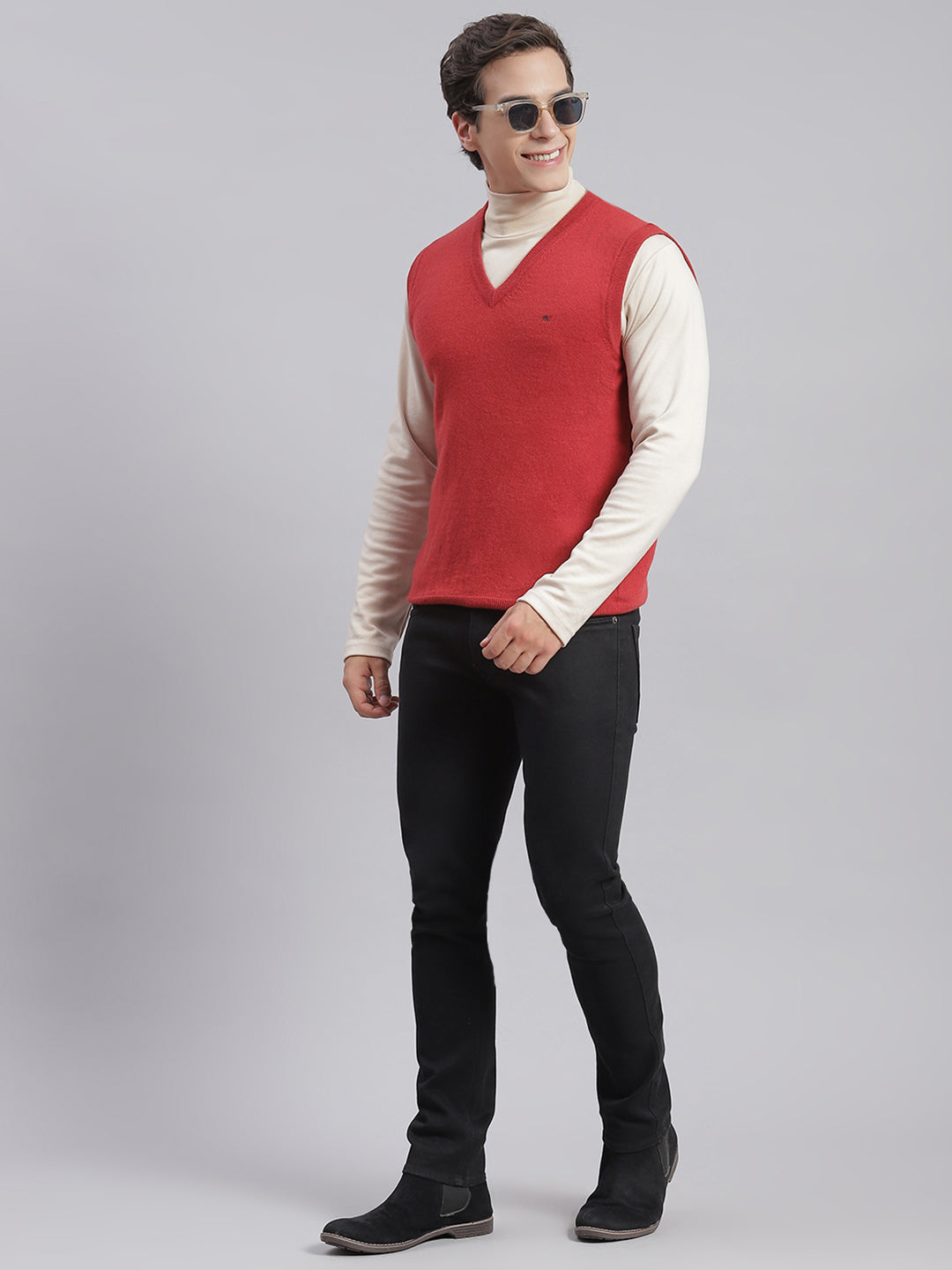 Buy Men Grey Solid V Neck Sleeveless Sweaters/Pullovers Online in India -  Monte Carlo