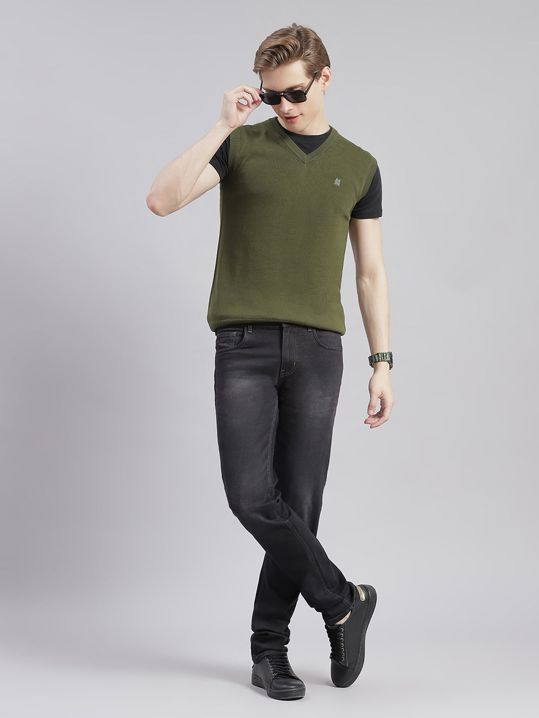 Buy Men Grey Solid V Neck Sleeveless Sweaters/Pullovers Online in India -  Monte Carlo