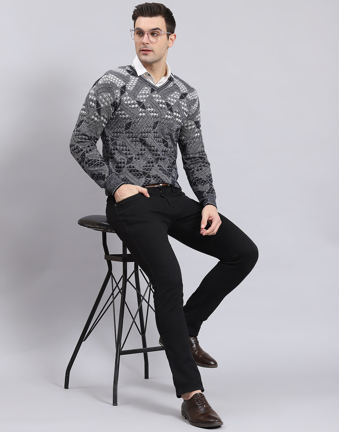 Buy Men Grey Self Design V Neck Full Sleeve Sweater Online in