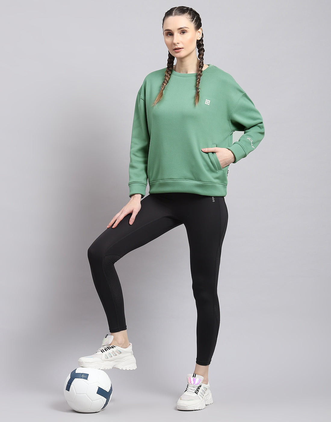 Buy Women Green Solid Round Neck Full Sleeve Sweatshirt Online in India -  Rock.it