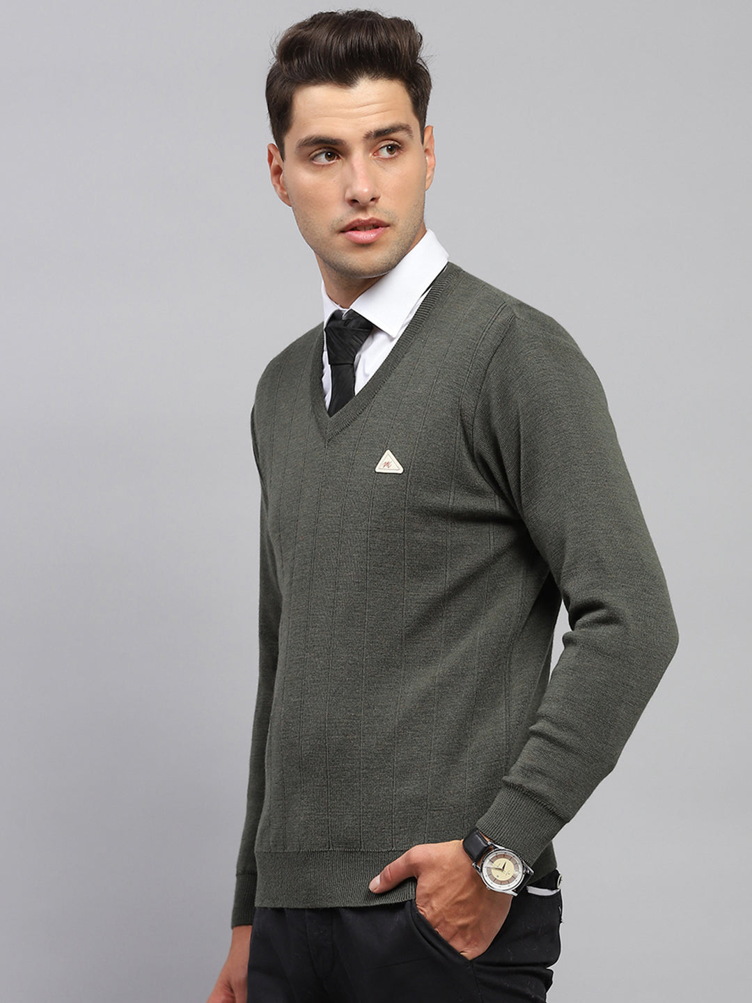 Men Olive Solid V Neck Full Sleeve Pullover