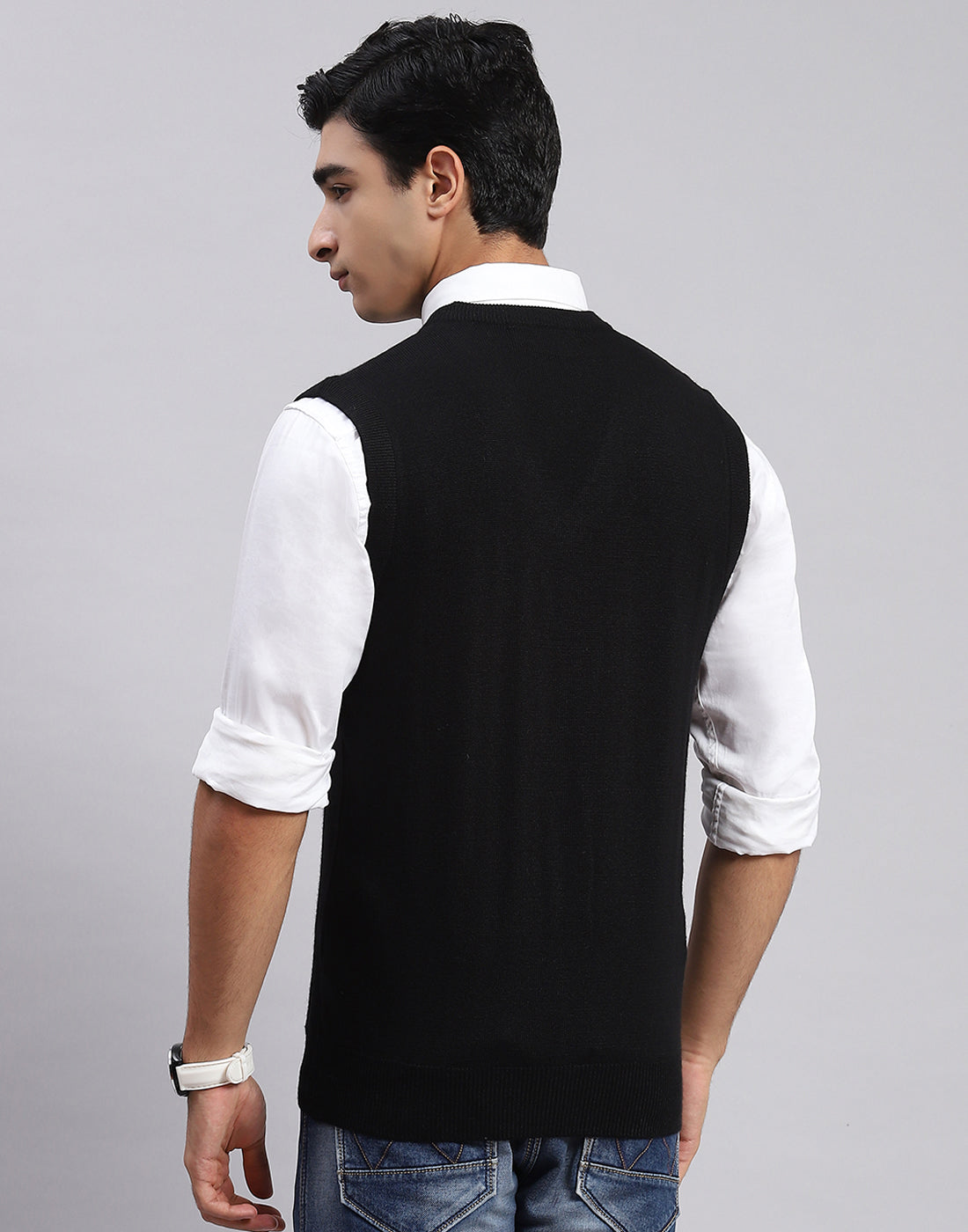 Men Black Solid V Neck Sleeveless Sweater