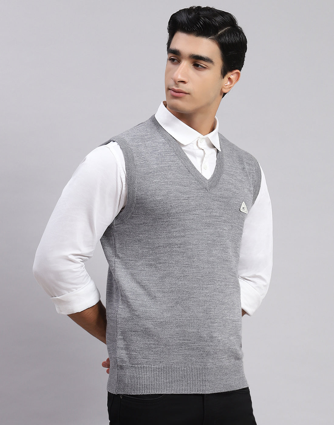 Men Grey Solid V Neck Sleeveless Sweater