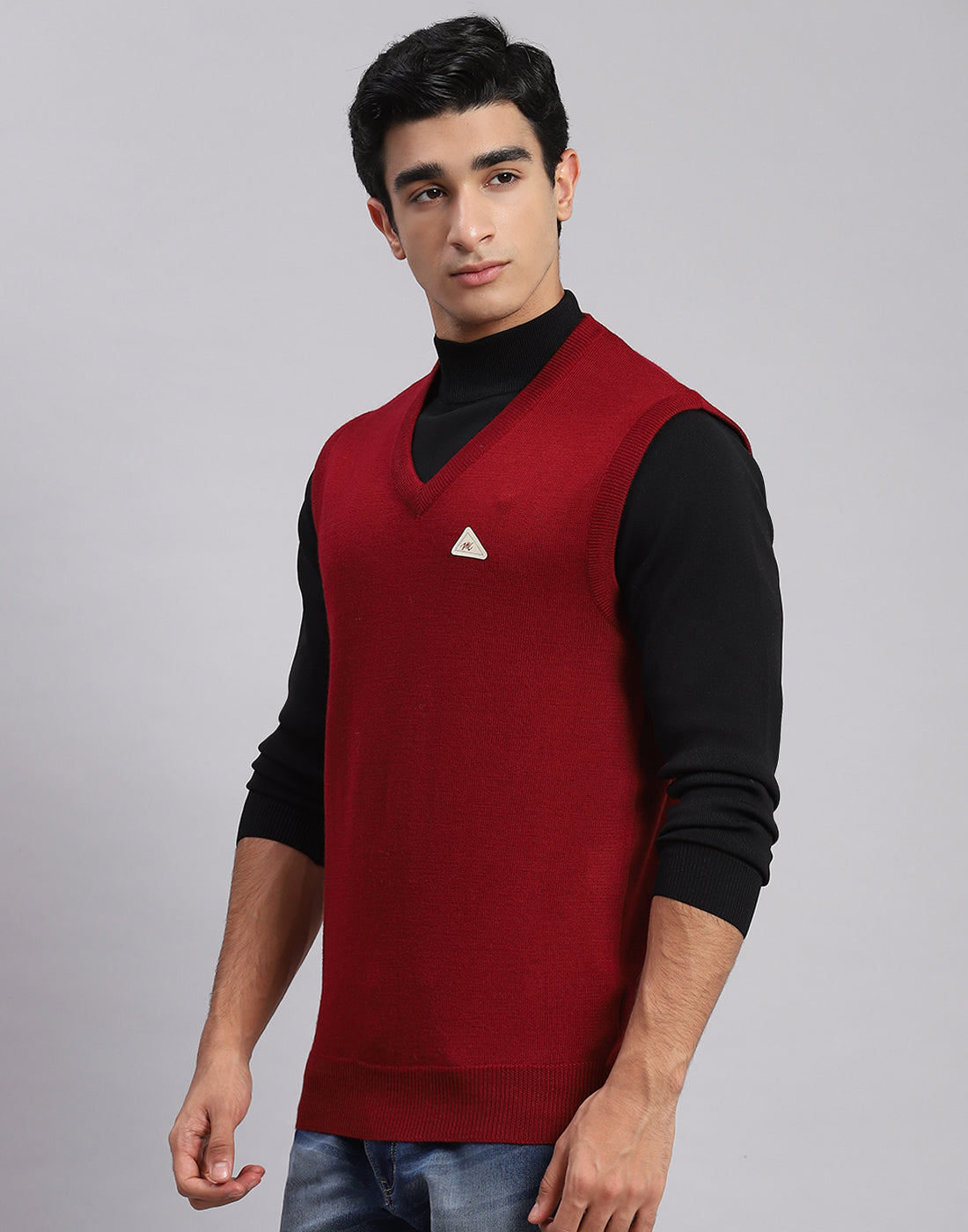 Men Maroon Solid V Neck Sleeveless Sweater