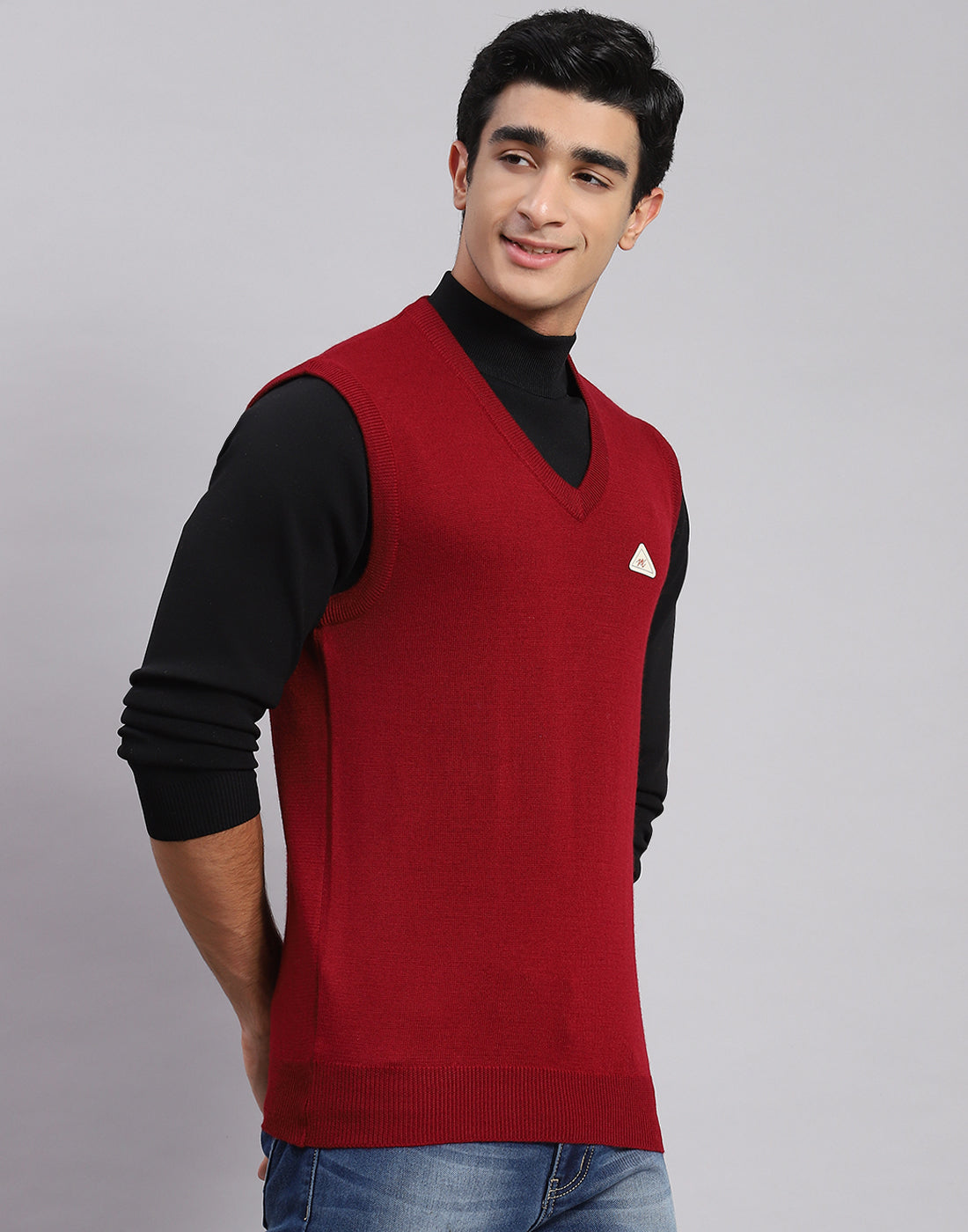 Men Maroon Solid V Neck Sleeveless Sweater