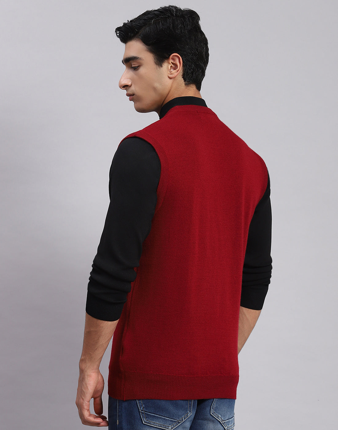 Men Maroon Solid V Neck Sleeveless Sweater