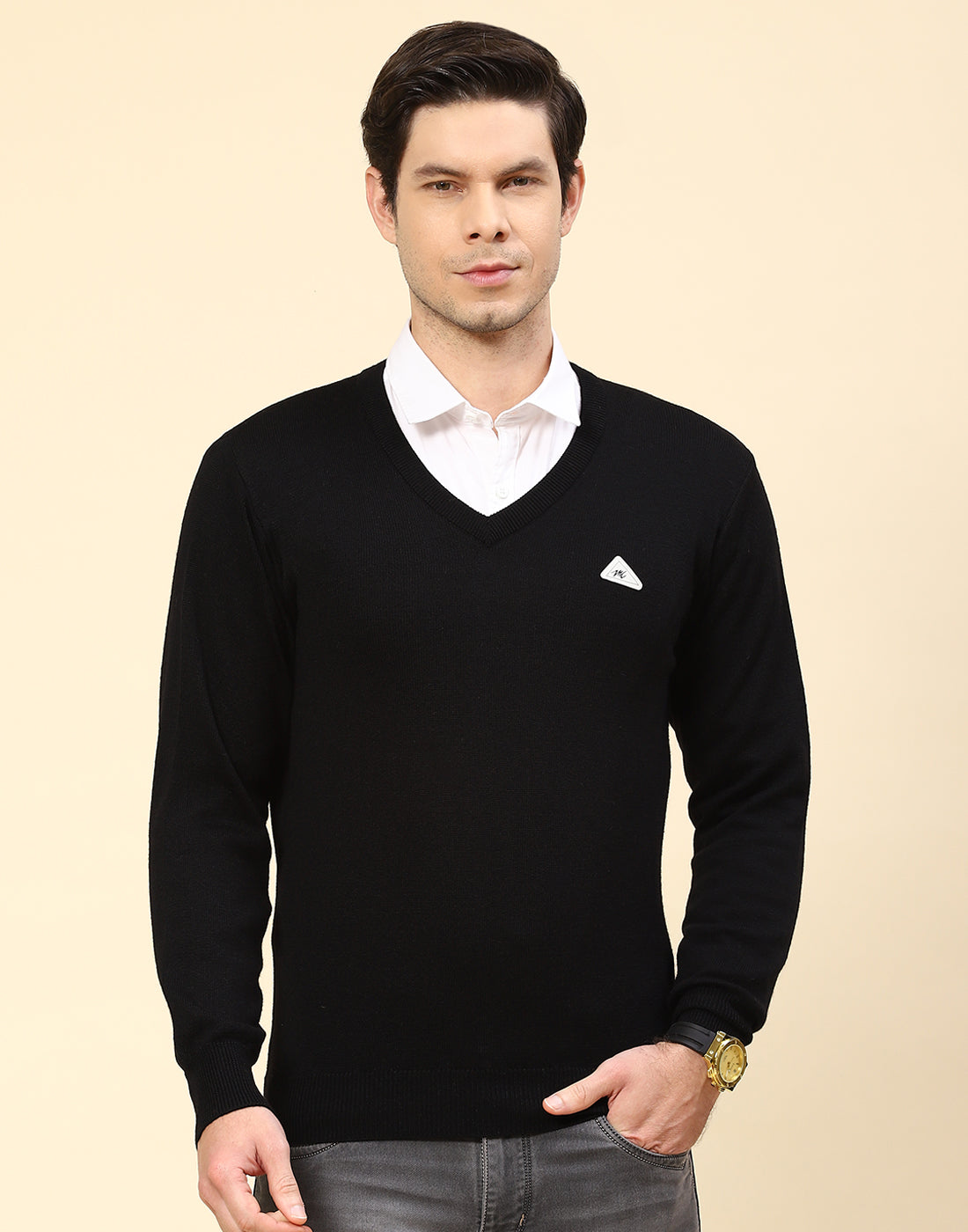 Men Black Solid V Neck Full Sleeve Pullover