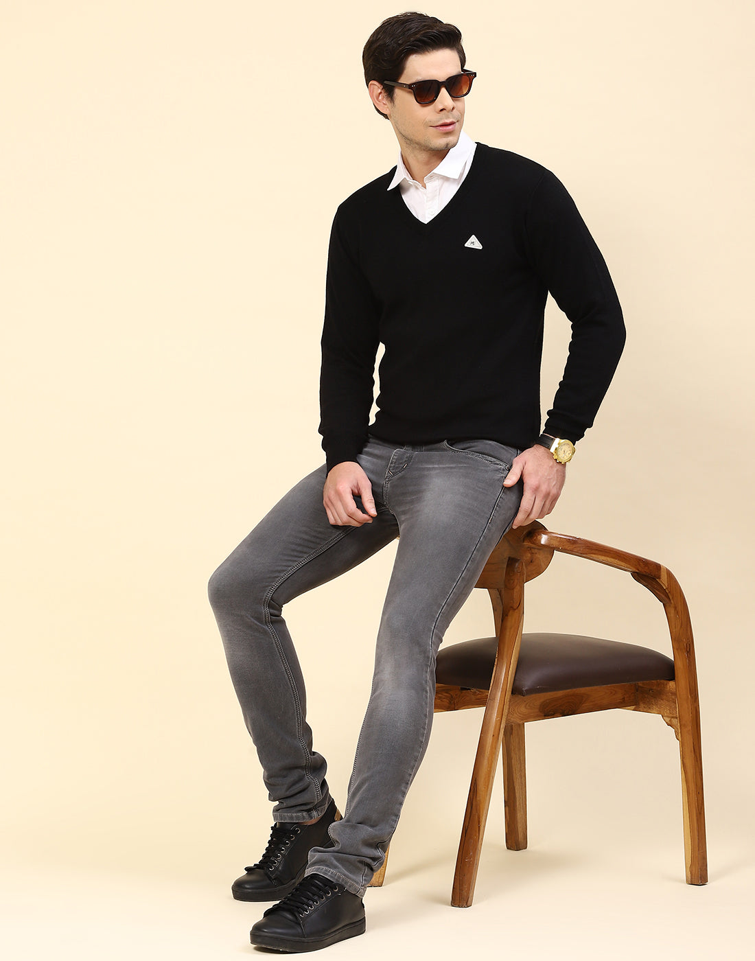 Men Black Solid V Neck Full Sleeve Pullover