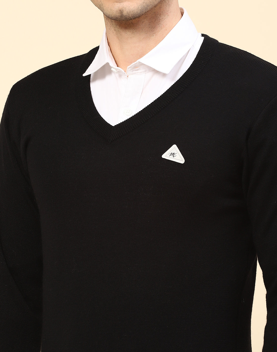 Men Black Solid V Neck Full Sleeve Pullover