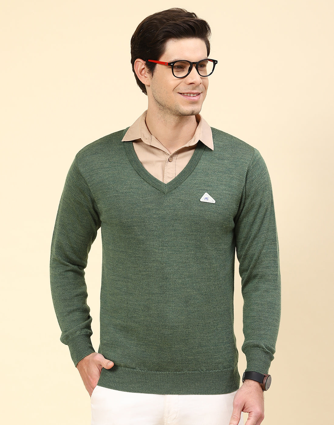 Men Green Solid V Neck Full Sleeve Pullover