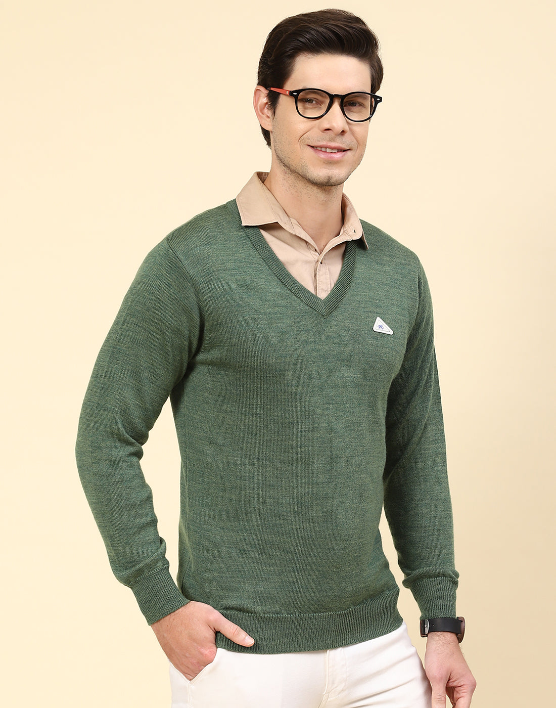 Men Green Solid V Neck Full Sleeve Pullover