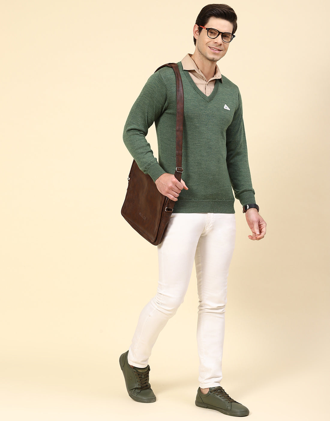 Men Green Solid V Neck Full Sleeve Pullover