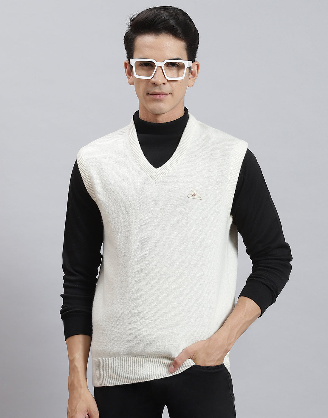 Men Off White Solid V Neck Sleeveless Sweater