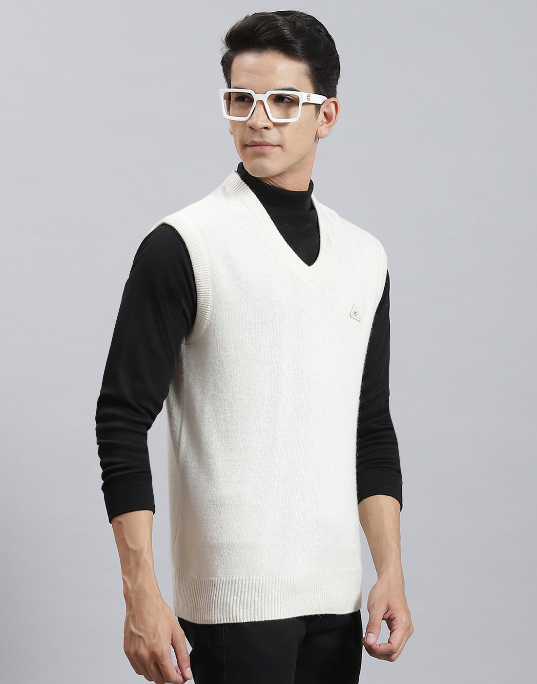 Men Off White Solid V Neck Sleeveless Sweater