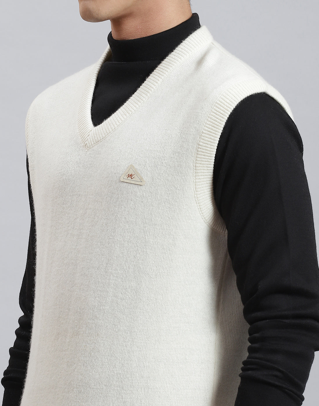 Men Off White Solid V Neck Sleeveless Sweater