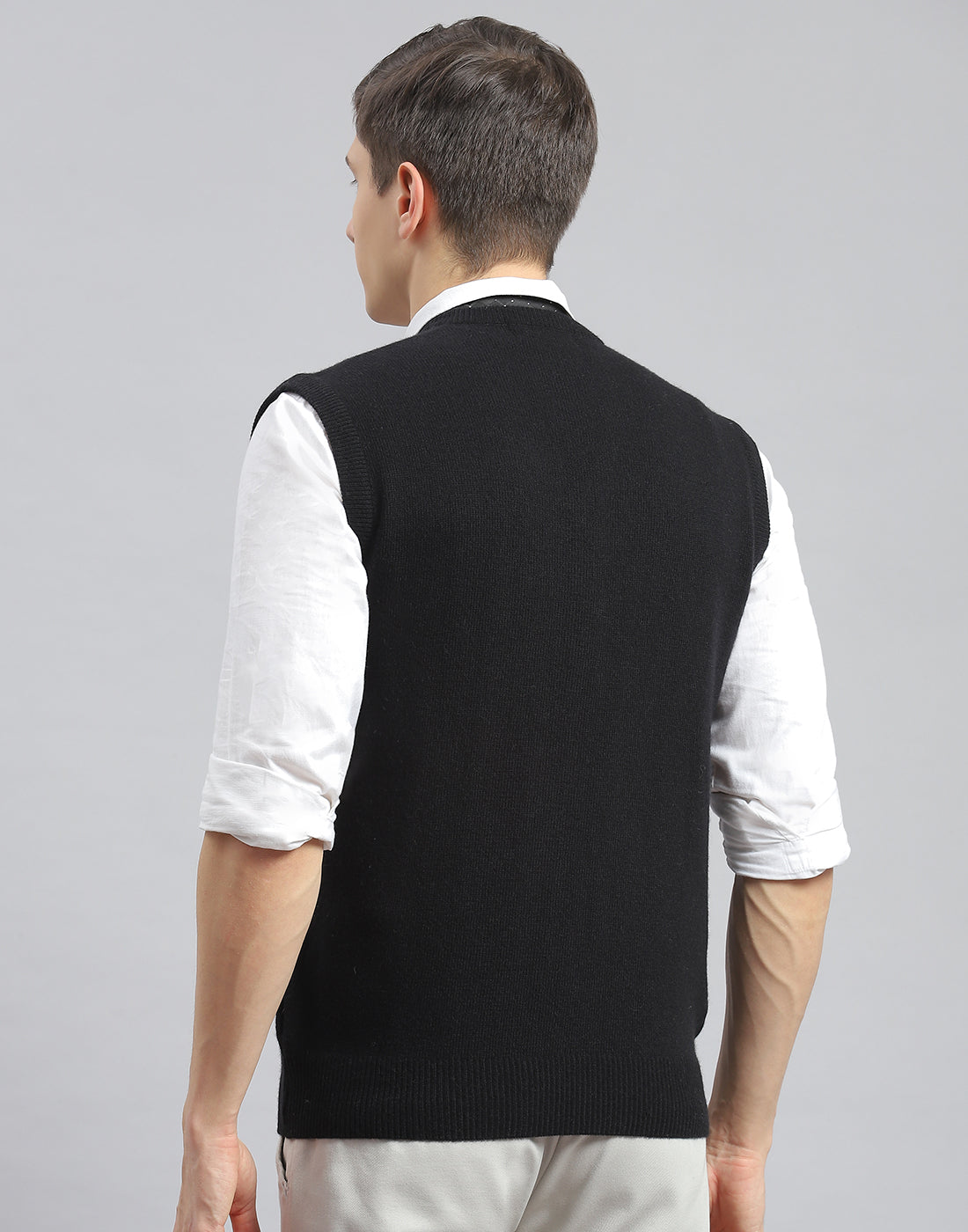 Men Black Solid V Neck Sleeveless Sweater