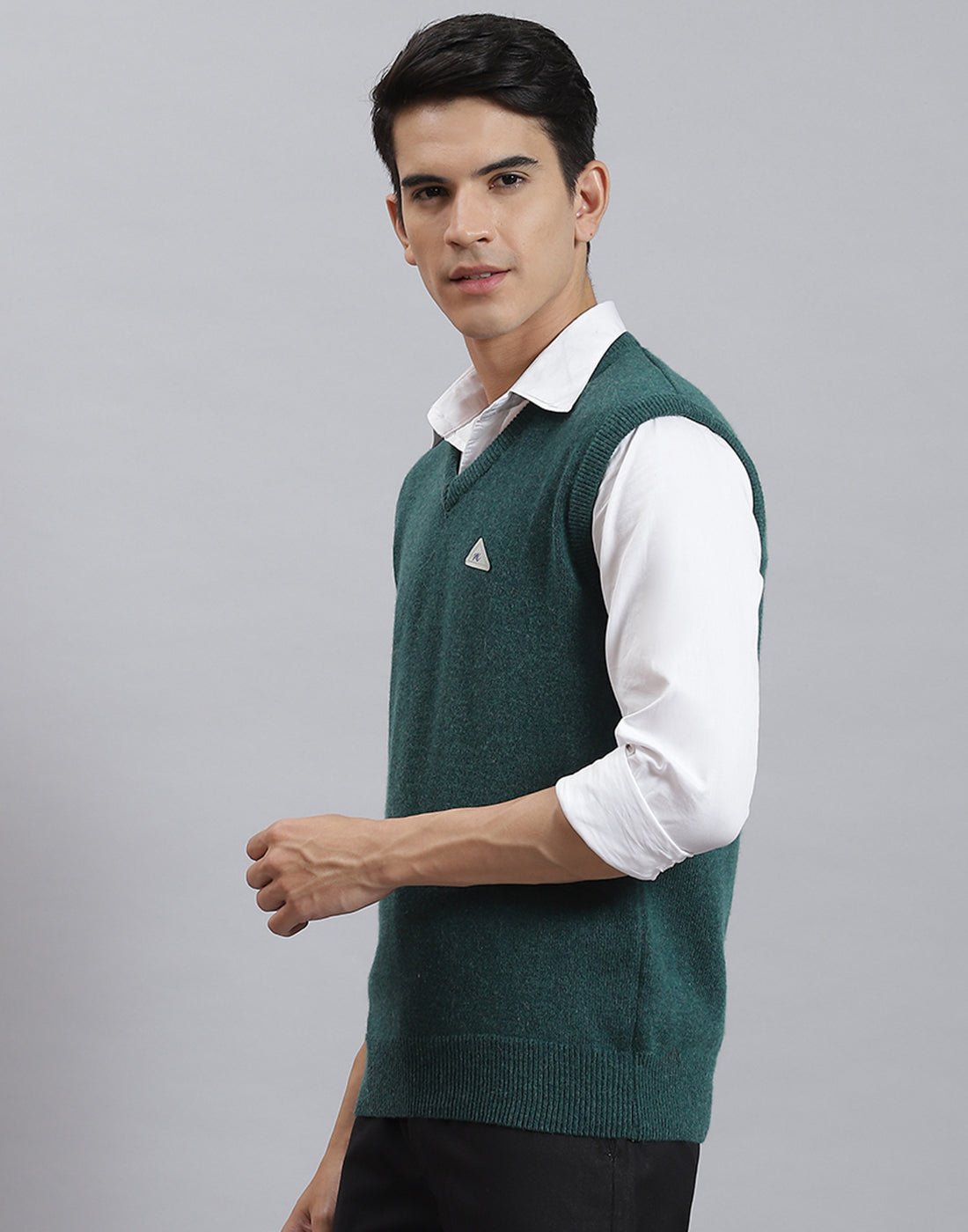 Men Green Solid V Neck Sleeveless Sweater