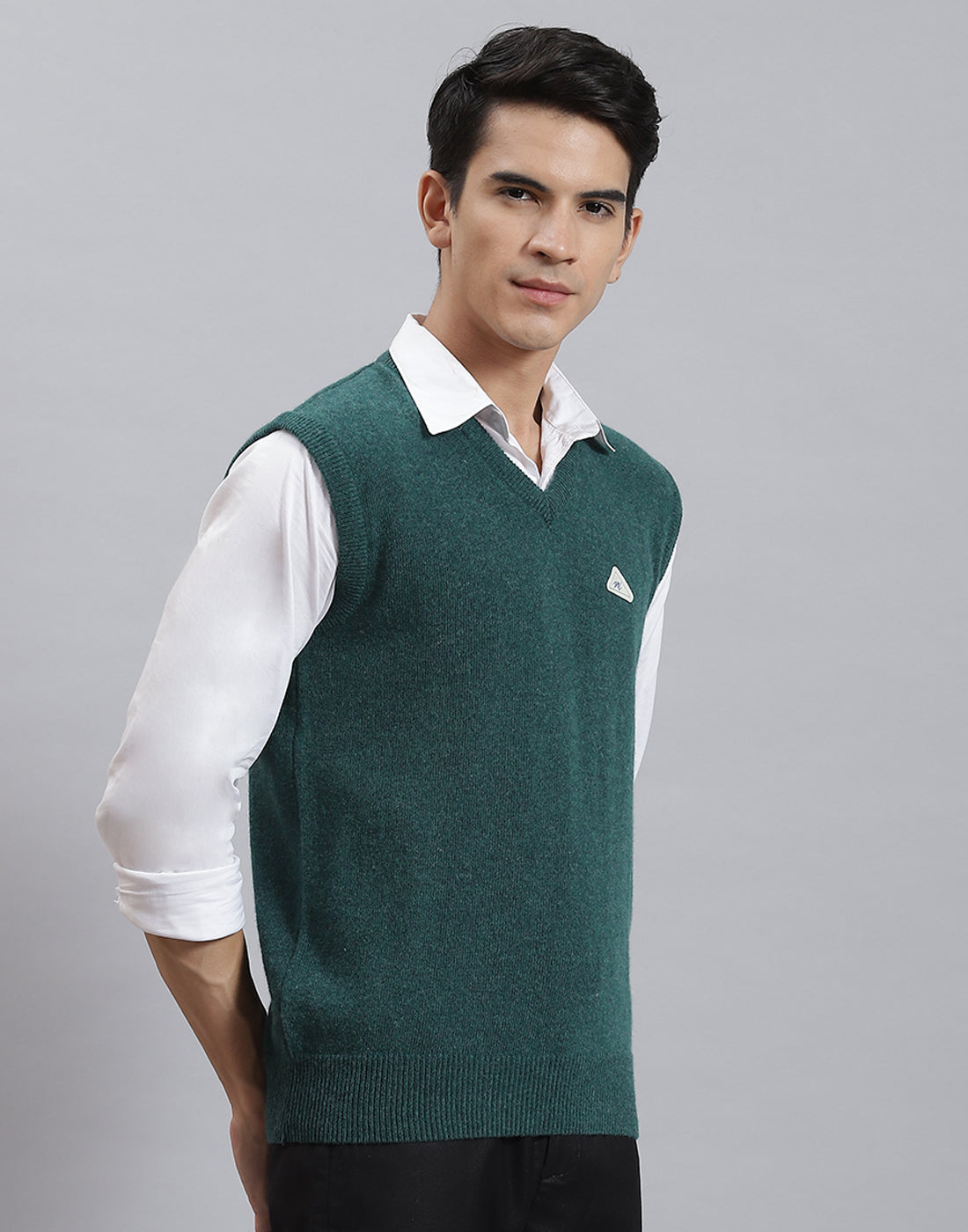 Men Green Solid V Neck Sleeveless Sweater