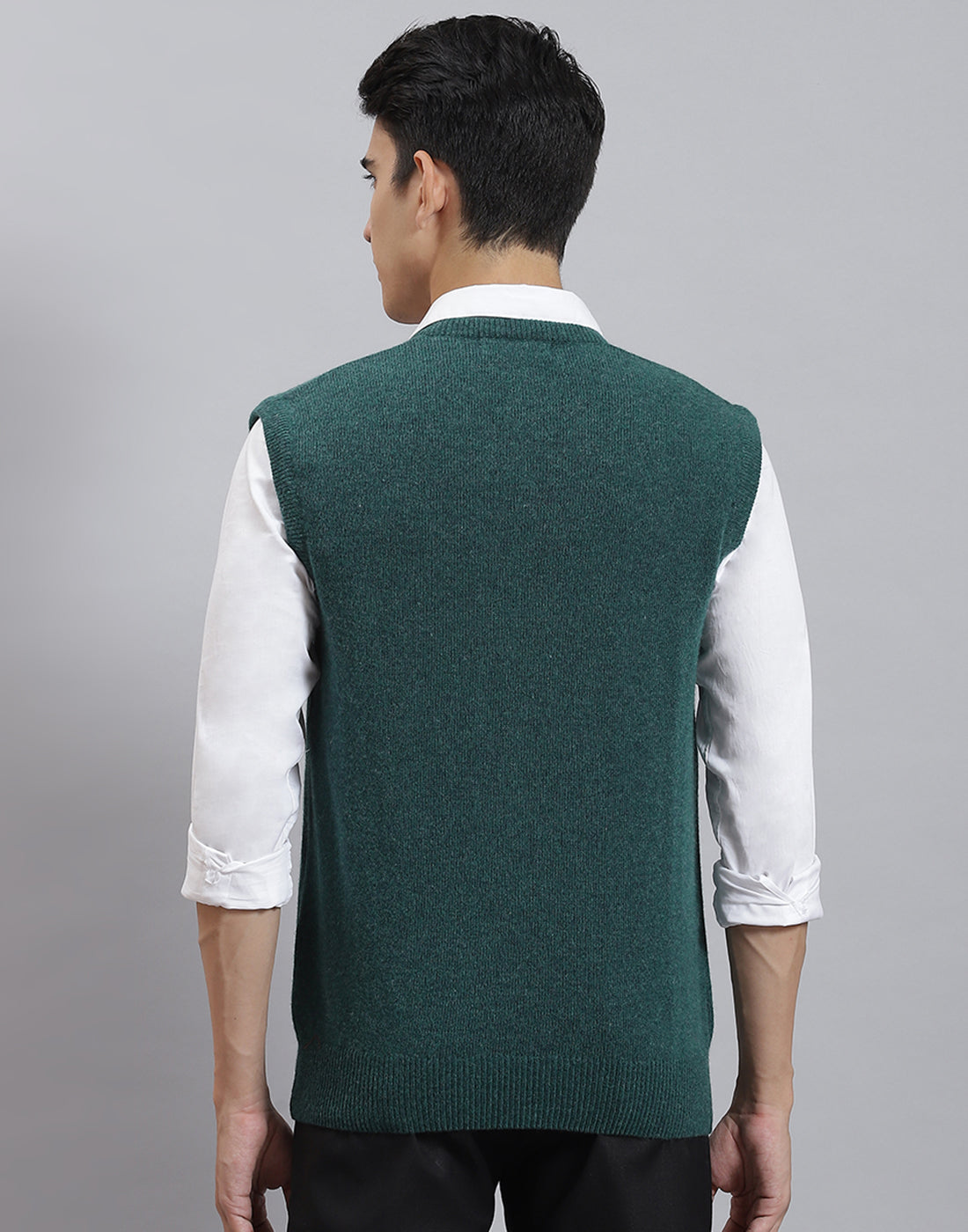 Men Green Solid V Neck Sleeveless Sweater