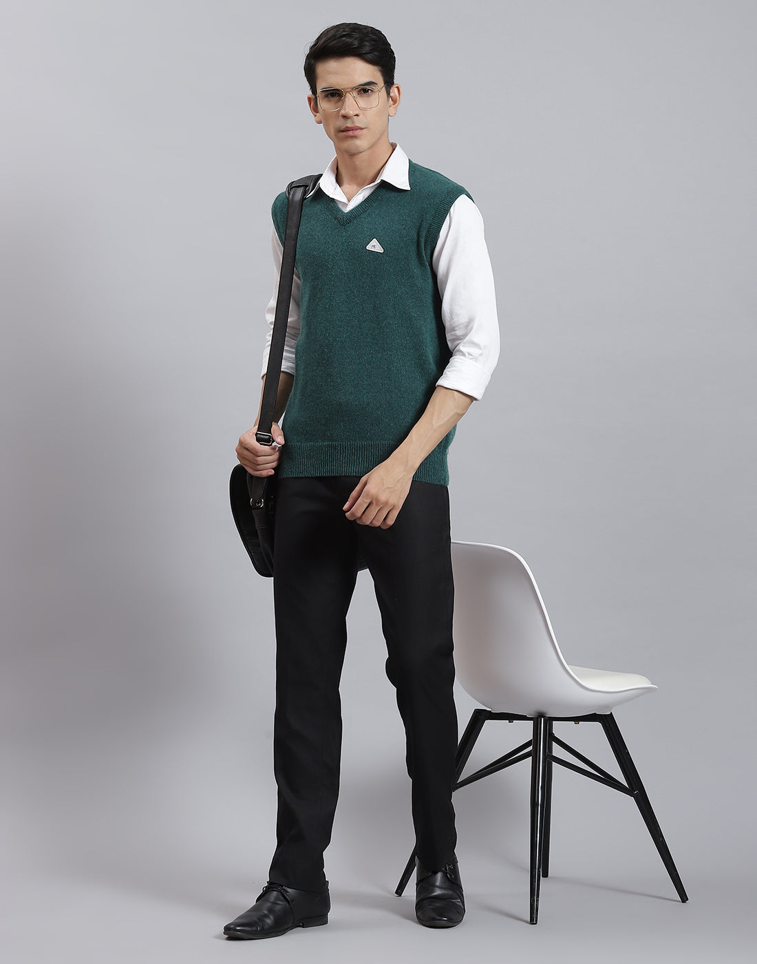 Men Green Solid V Neck Sleeveless Sweater