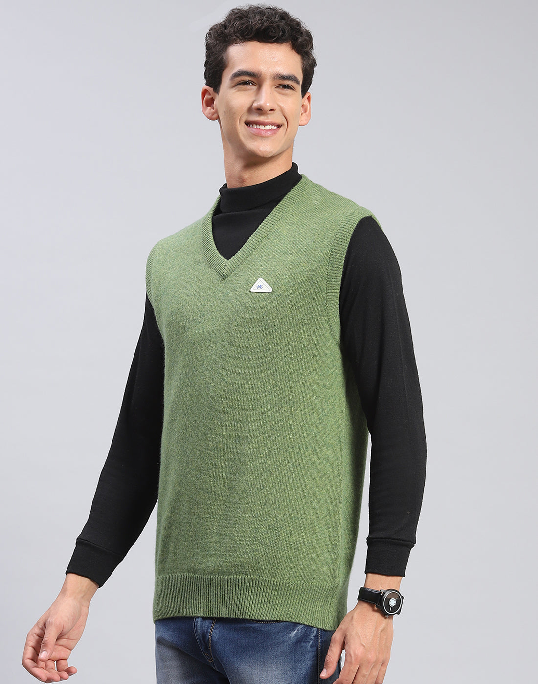 Men Green Solid V Neck Sleeveless Sweater