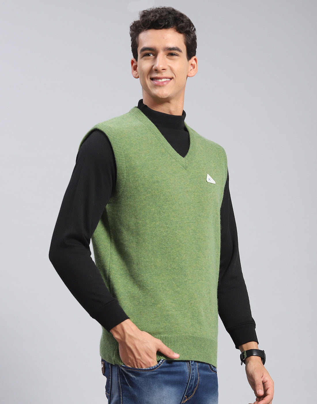 Men Green Solid V Neck Sleeveless Sweater