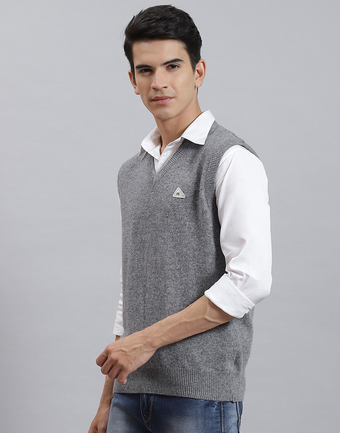 Men Grey Solid V Neck Sleeveless Sweater