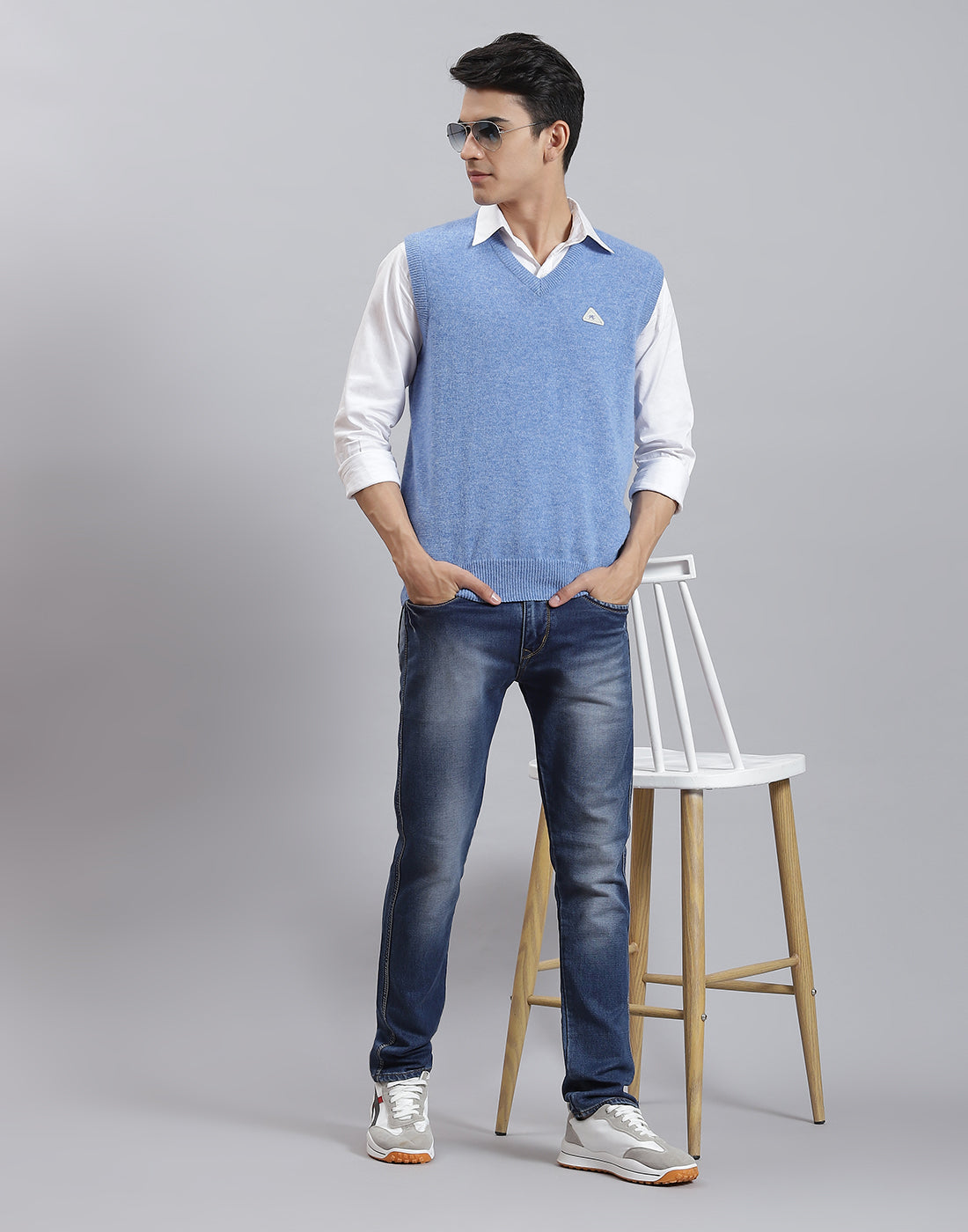 Men Blue Solid V Neck Sleeveless Sweater