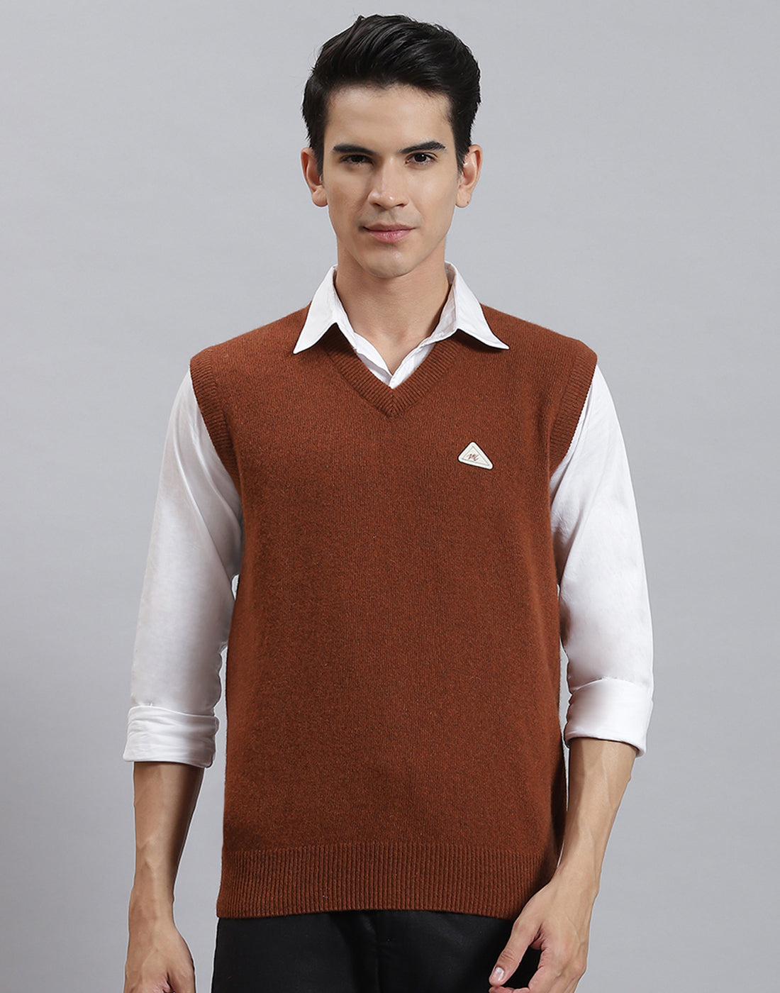 Men Rust Solid V Neck Sleeveless Sweater