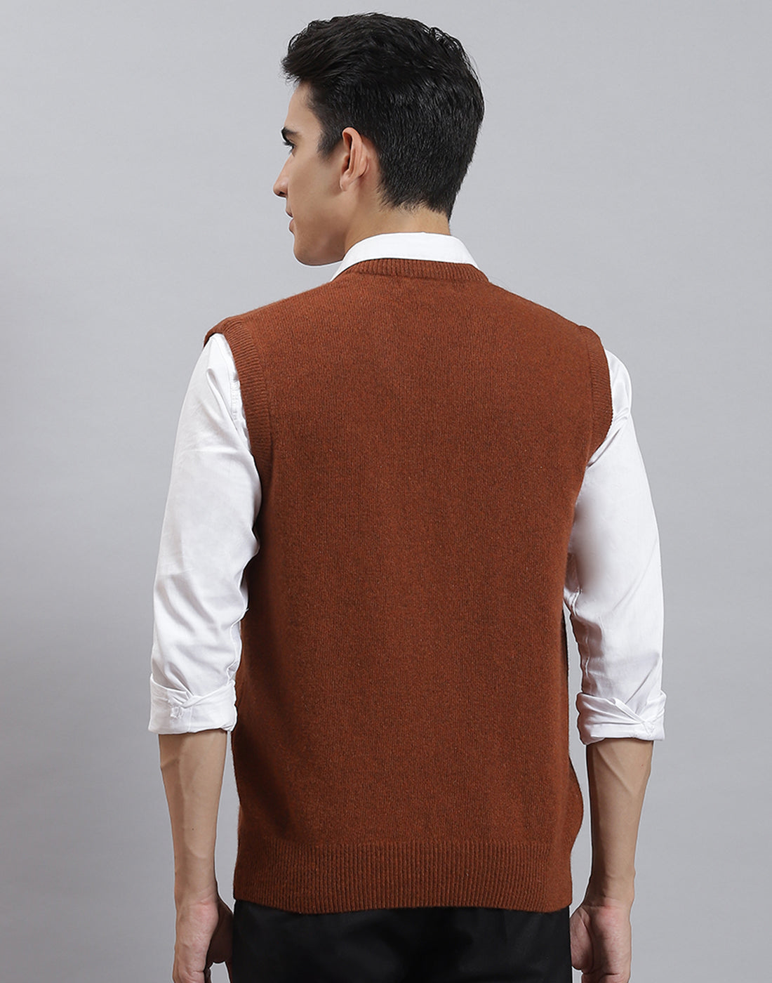 Men Rust Solid V Neck Sleeveless Sweater