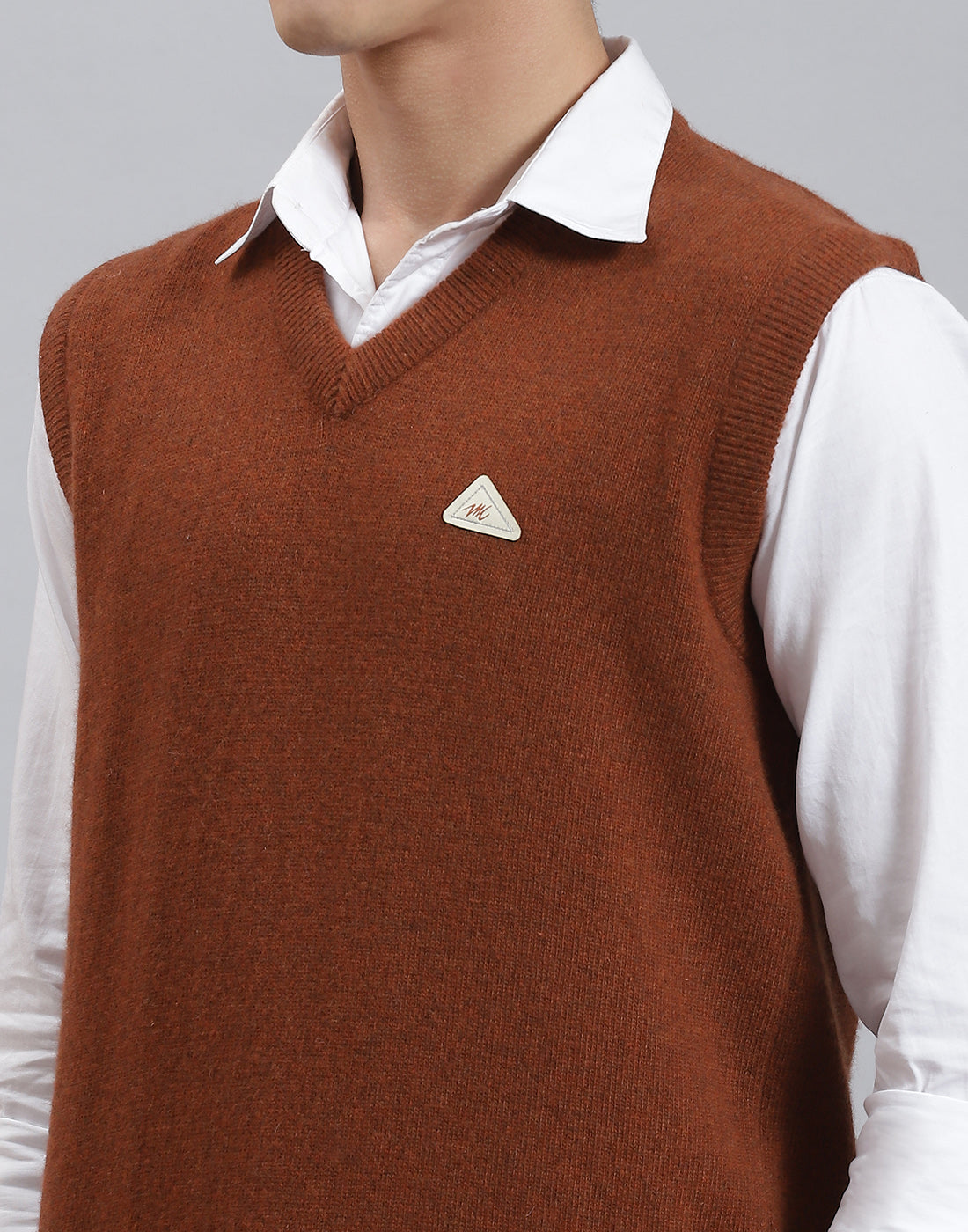 Men Rust Solid V Neck Sleeveless Sweater