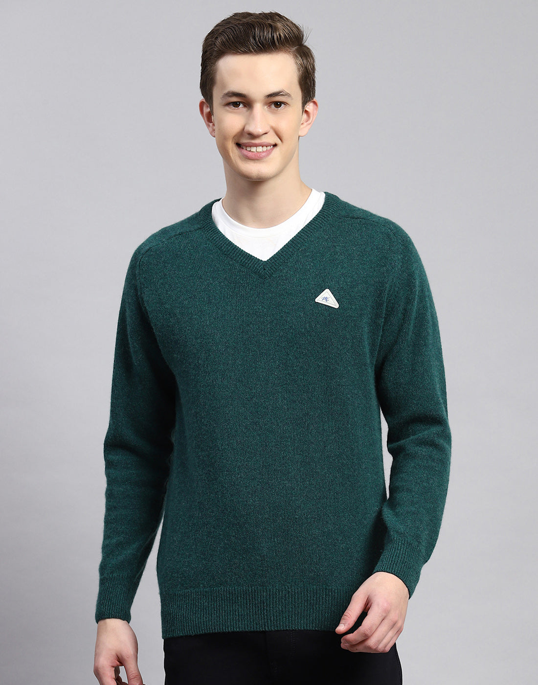 Men Green Solid V Neck Full Sleeve Pullover