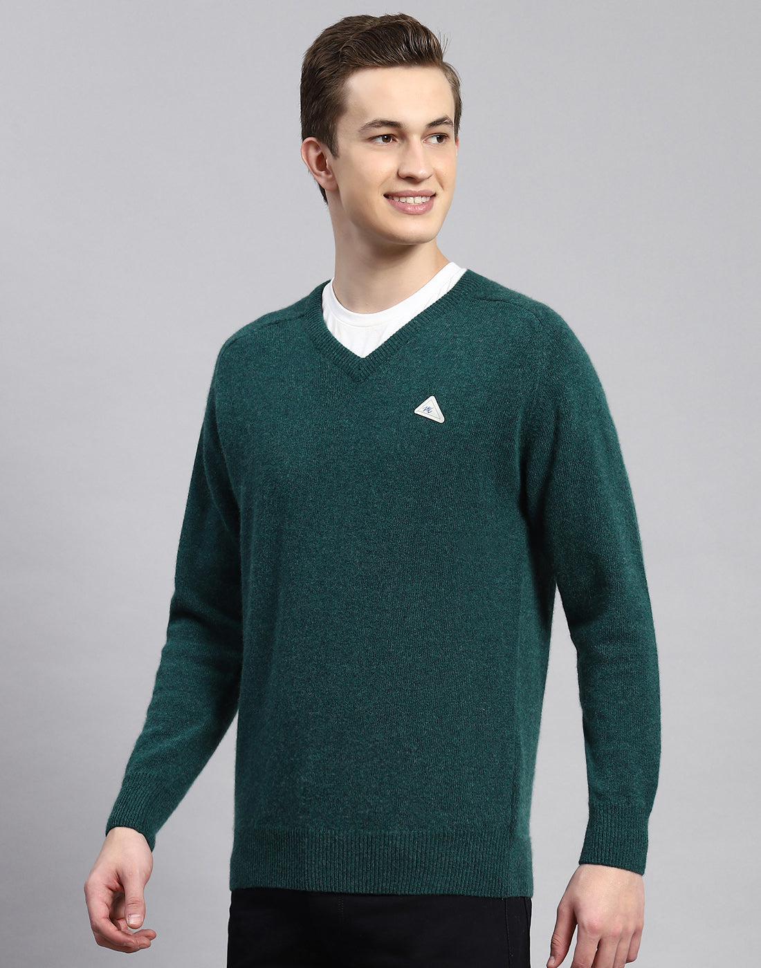 Men Green Solid V Neck Full Sleeve Pullover