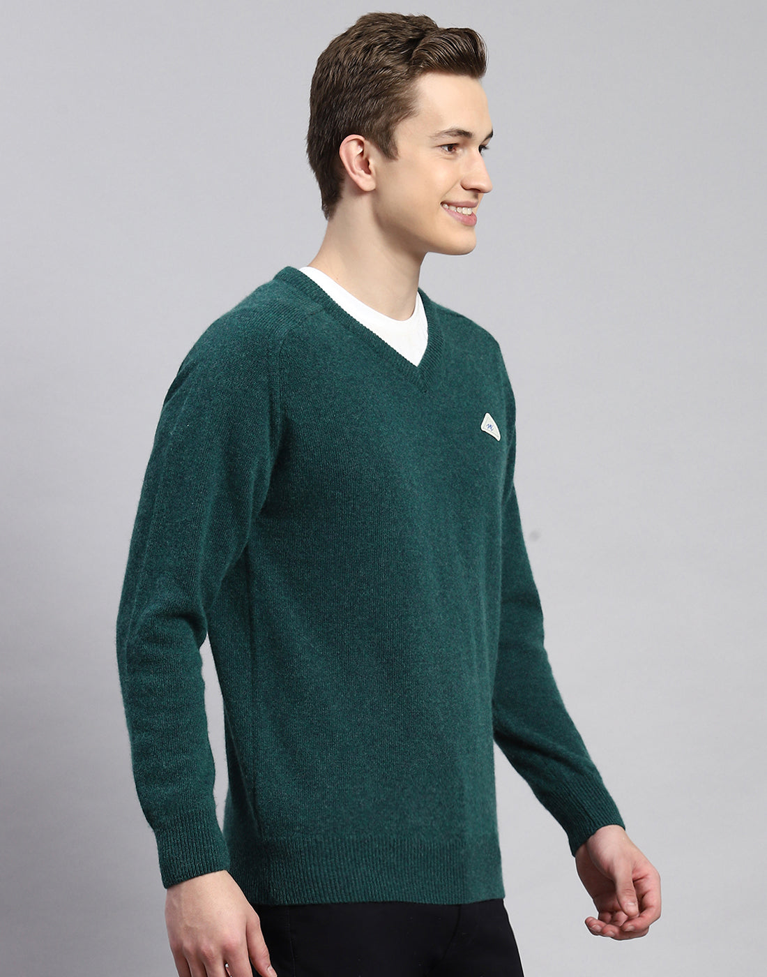 Men Green Solid V Neck Full Sleeve Pullover