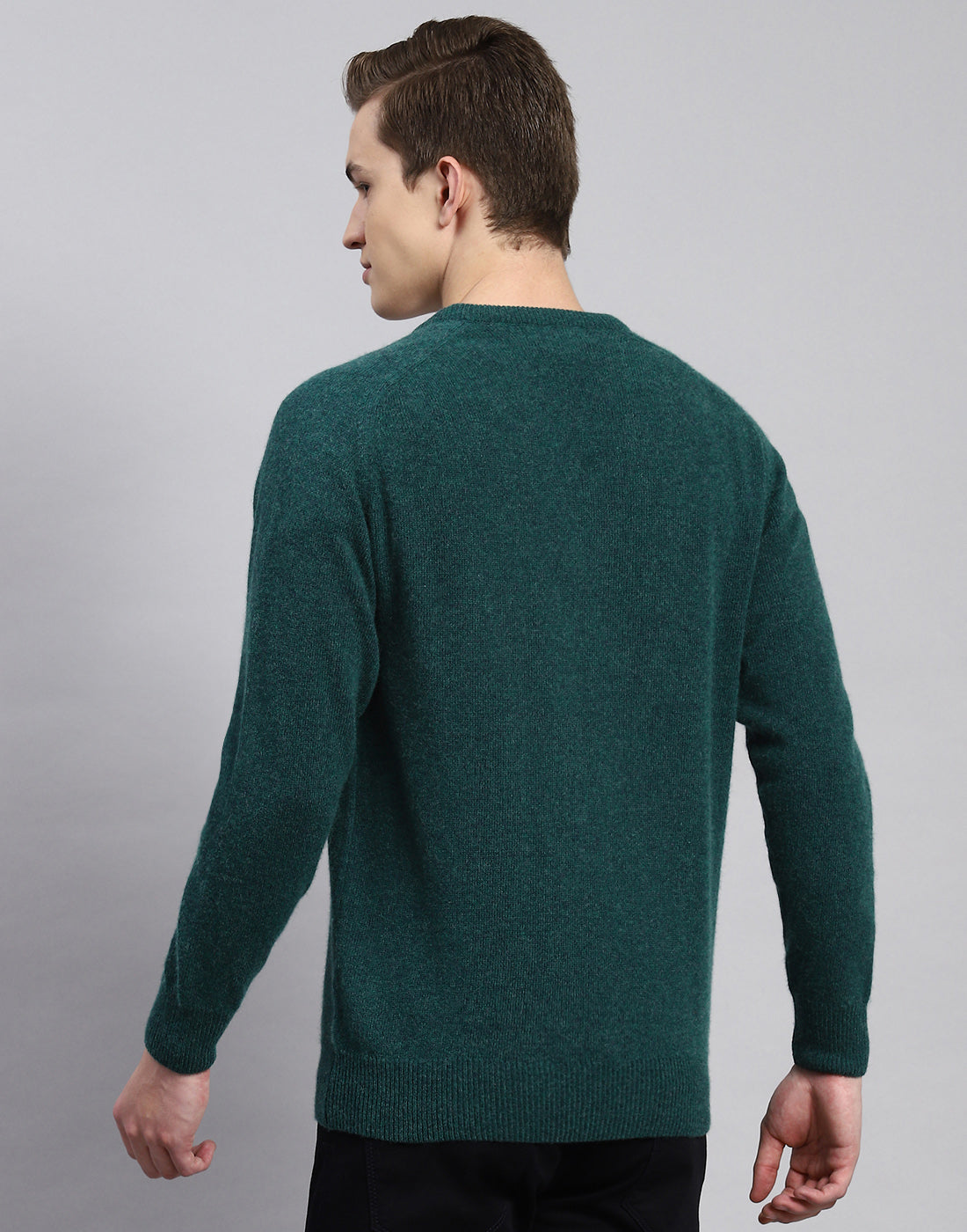 Men Green Solid V Neck Full Sleeve Pullover