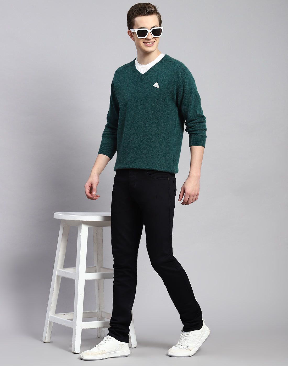 Men Green Solid V Neck Full Sleeve Pullover