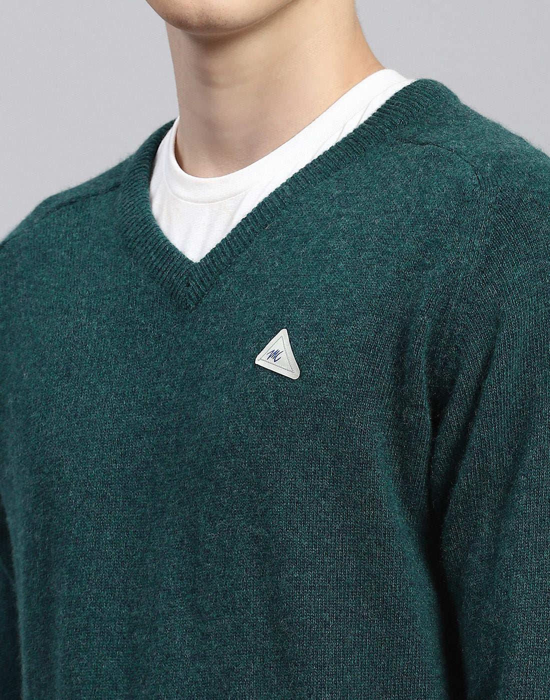 Men Green Solid V Neck Full Sleeve Pullover