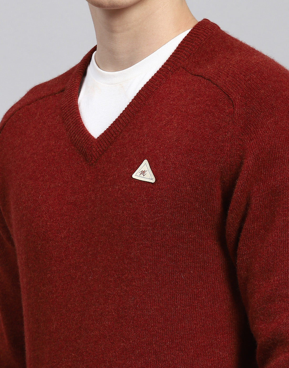 Men Maroon Solid V Neck Full Sleeve Pullover