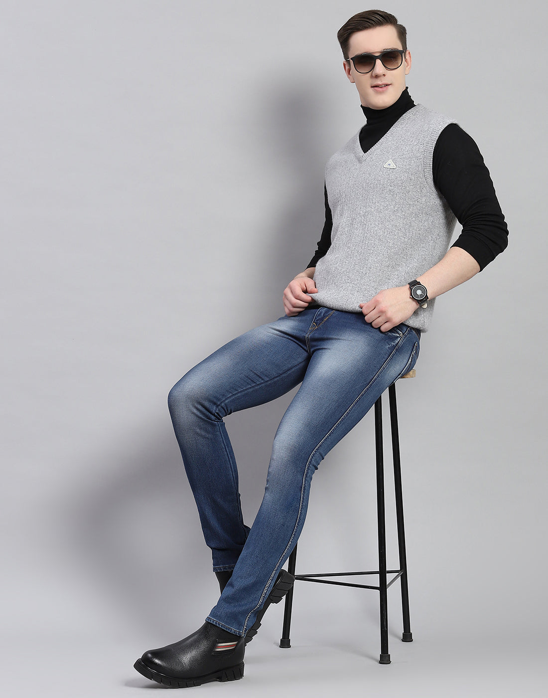 Men Grey Solid V Neck Sleeveless Sweater