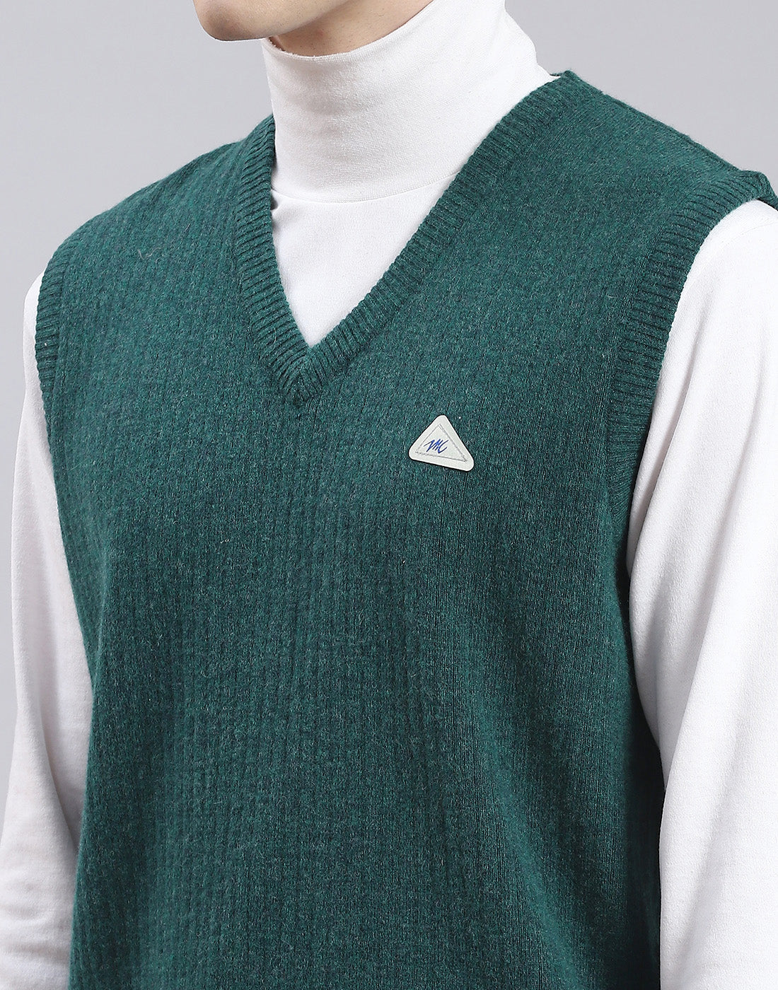 Men Green Solid V Neck Sleeveless Sweater