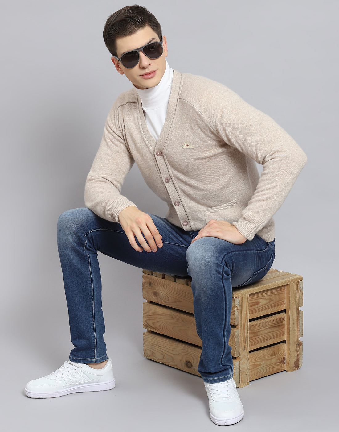 Men Beige Solid V Neck Full Sleeve Cardigan