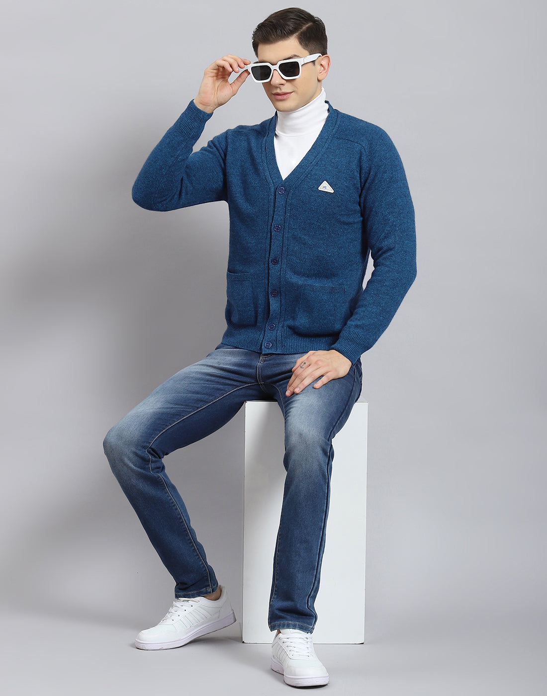 Men Turquoise Blue Solid V Neck Full Sleeve Cardigan