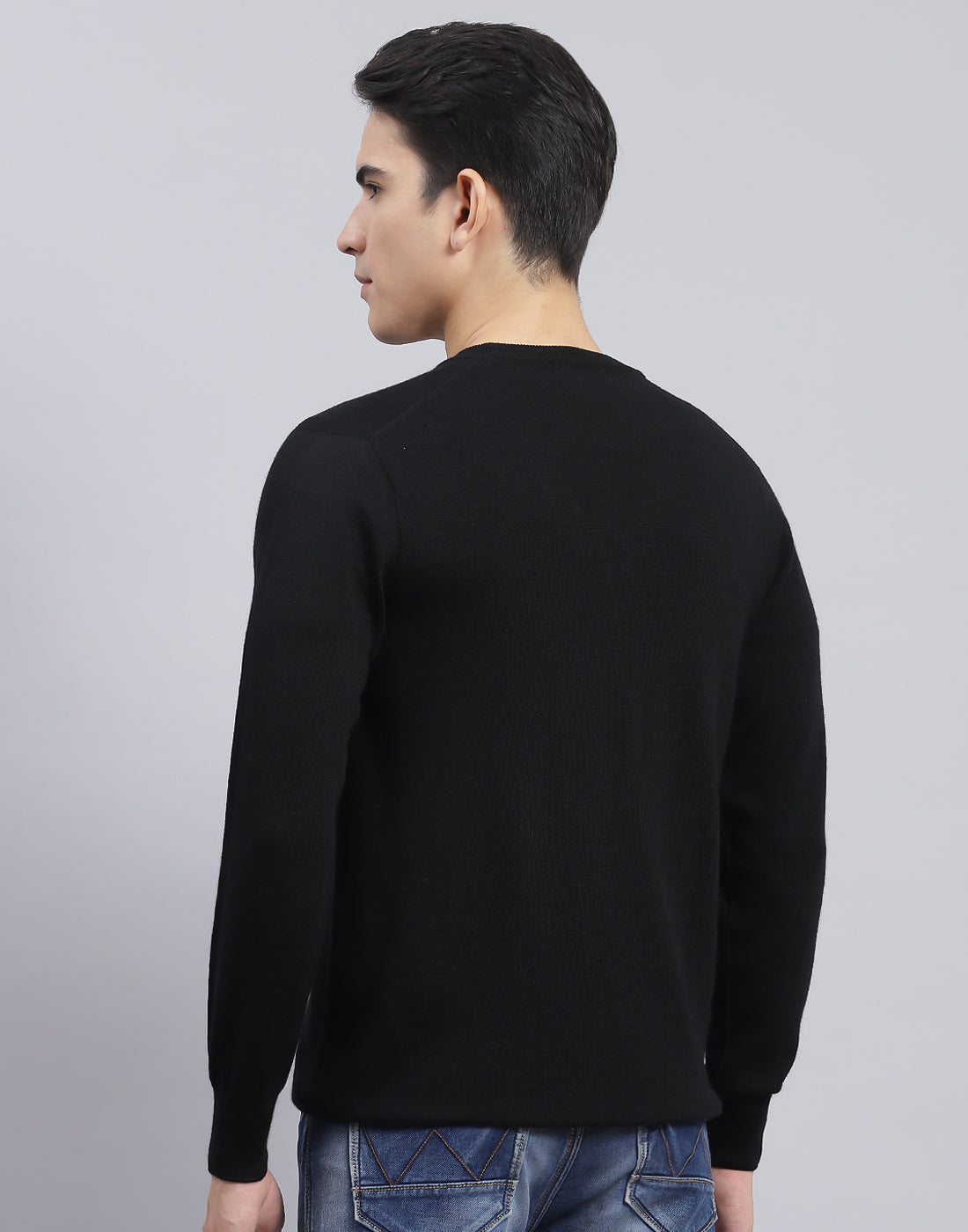 Men Black Solid V Neck Full Sleeve Pullover