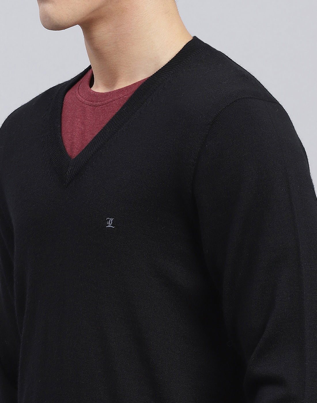 Men Black Solid V Neck Full Sleeve Pullover