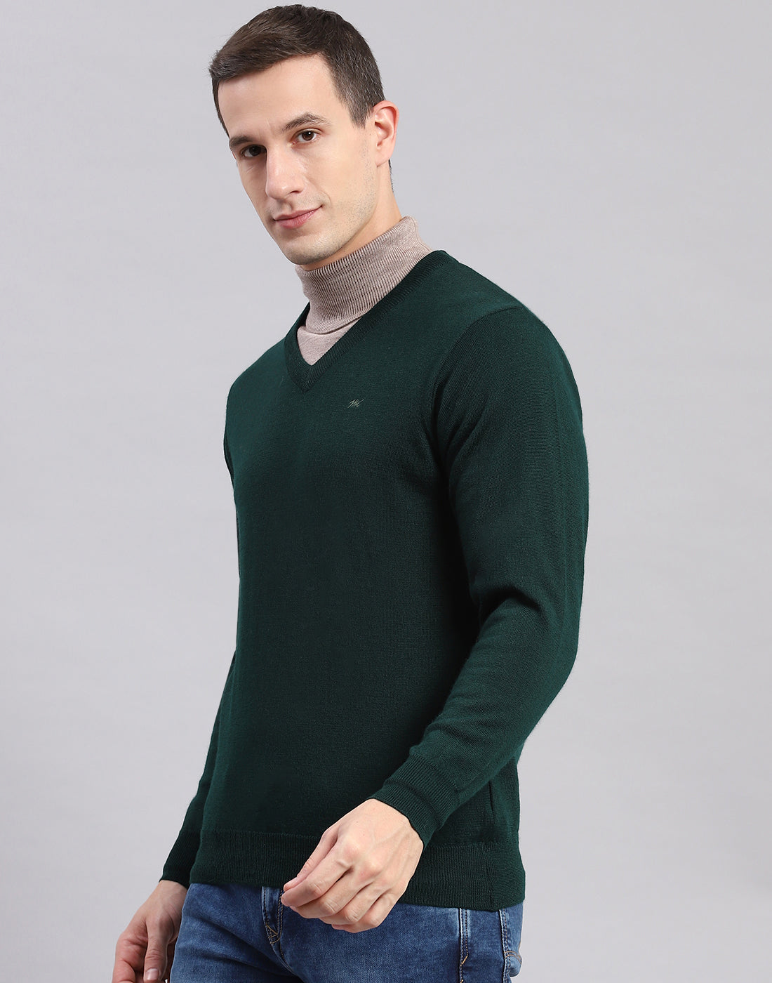 Men Green Solid V Neck Full Sleeve Pullover