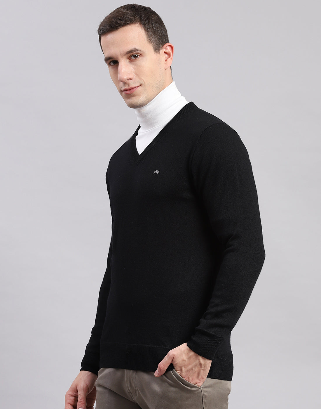 Men Black Solid V Neck Full Sleeve Pullover