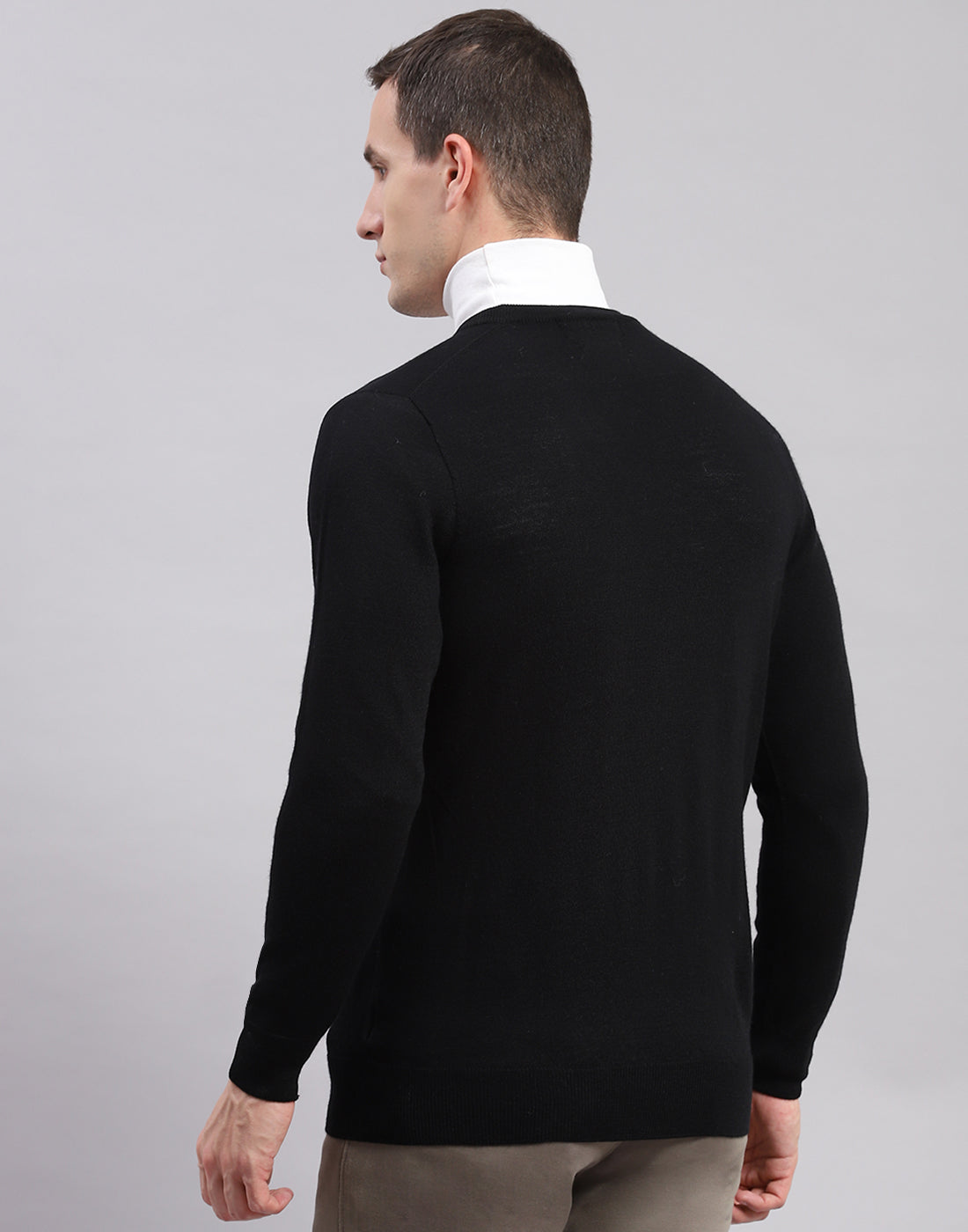 Men Black Solid V Neck Full Sleeve Pullover