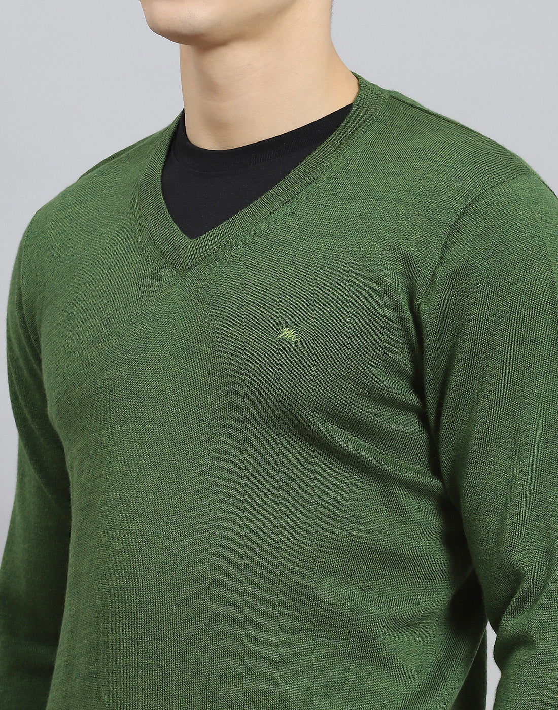 Men Green Solid V Neck Full Sleeve Pullover