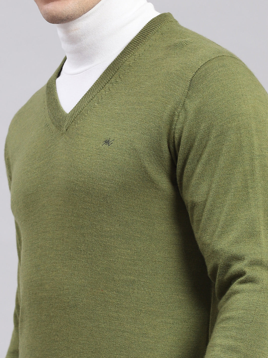 Men Green Solid V Neck Full Sleeve Pullover