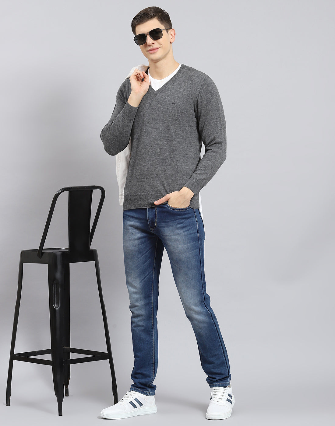 Men Grey Solid V Neck Full Sleeve Pullover